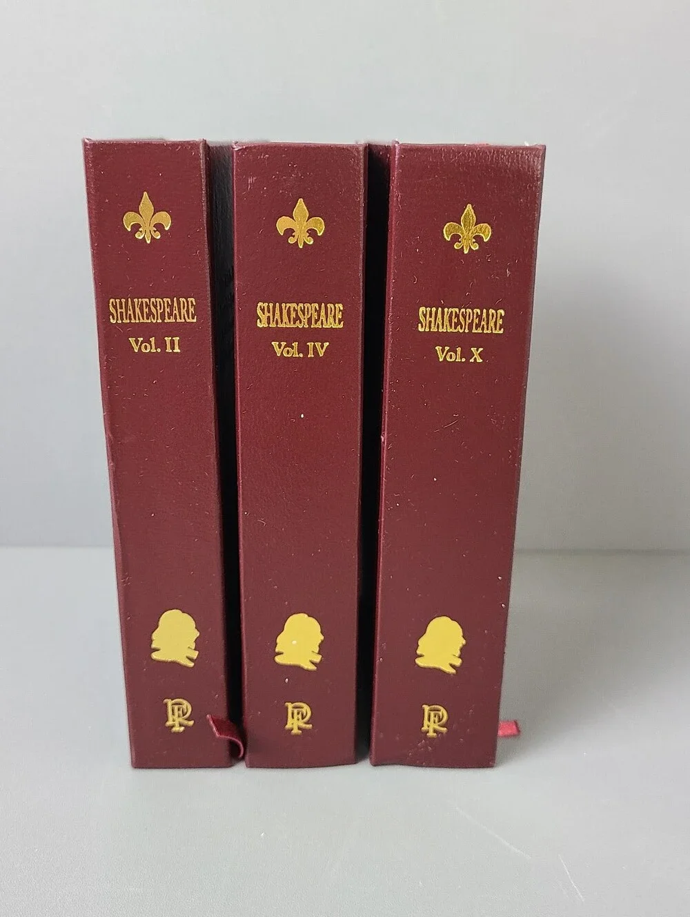 Shakespeare miniature vintage